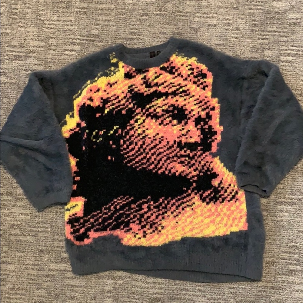 Oversized abstract face sweater in fluffy gray